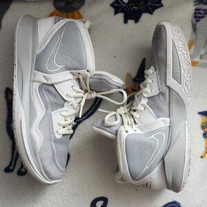 Nike Kyrie Infinity TB in Wolf Grey